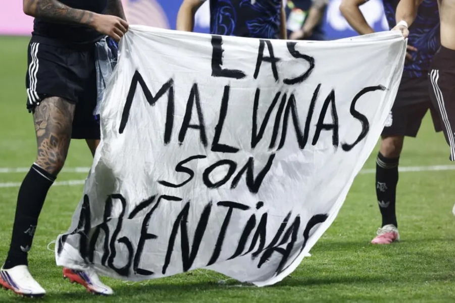 Bandera sobre Malvinas - SAN